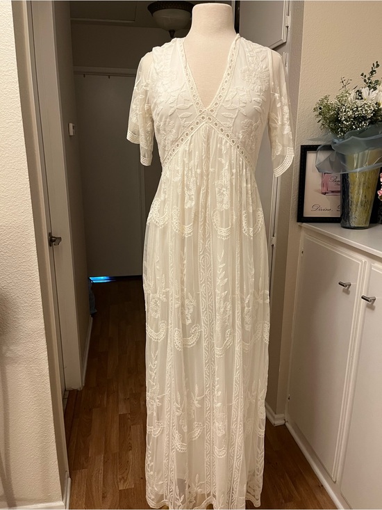 Pink Blush Dresses & Skirts - Pink Blush Ivory Lace V‑Neck Maxi Dress - Size M